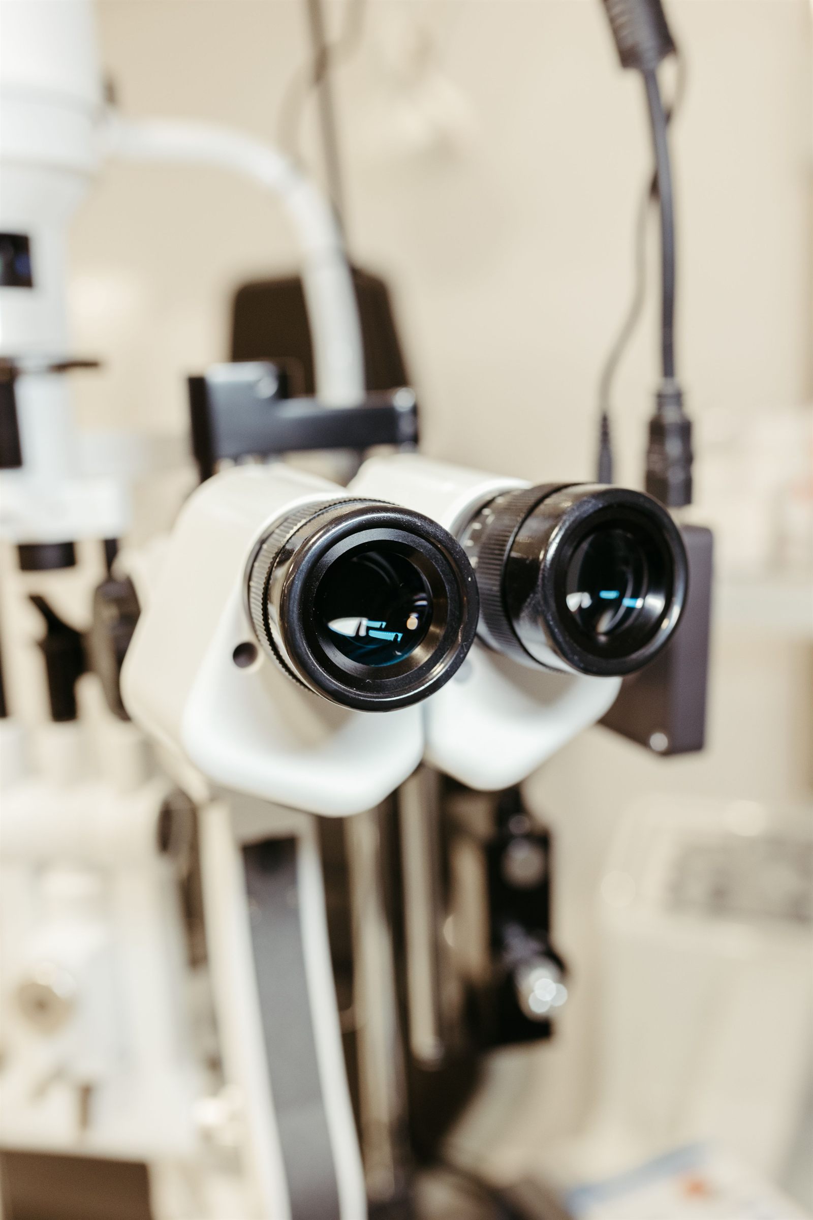 Vizsgálóasztal a Lukács Optikában